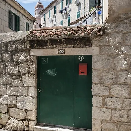 Old Stoney - Renovated Near Palace *